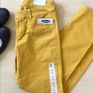 NWT Old Navy Pixie Pant- GOLDEN YELLOW size 0!!